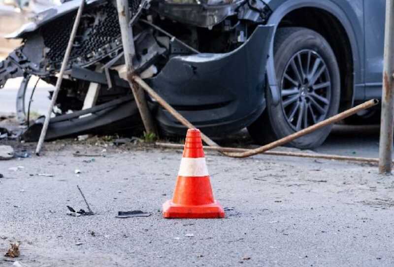 В Подмосковье автомобиль влетел в гипермаркет «Лента» и сбил человека