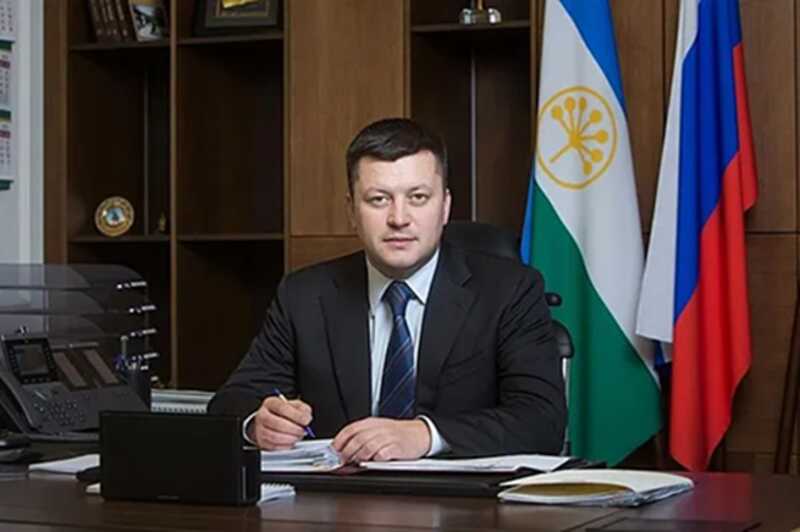 Хозяин "черного кармана": Ратмир Мавлиев и его карманный фонд обчистили бюджетников Уфы ради покупки элитного внедорожника
